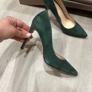 Nine West heels. NEVER WORN - SUEDE- SIZE 6.5 M